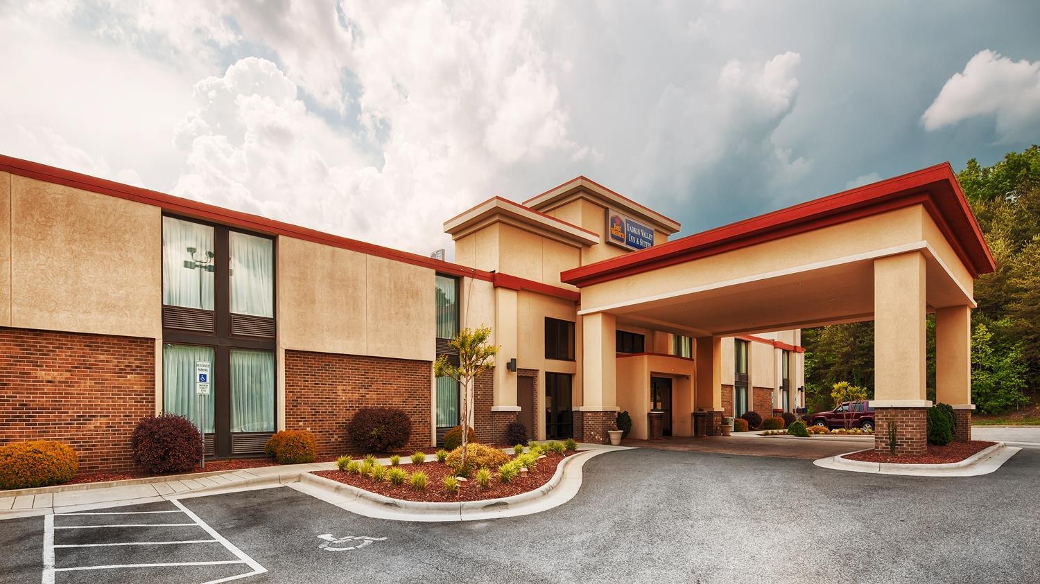 Best Western Plus Yadkin Valley Inn&Suites Jonesville Exterior foto