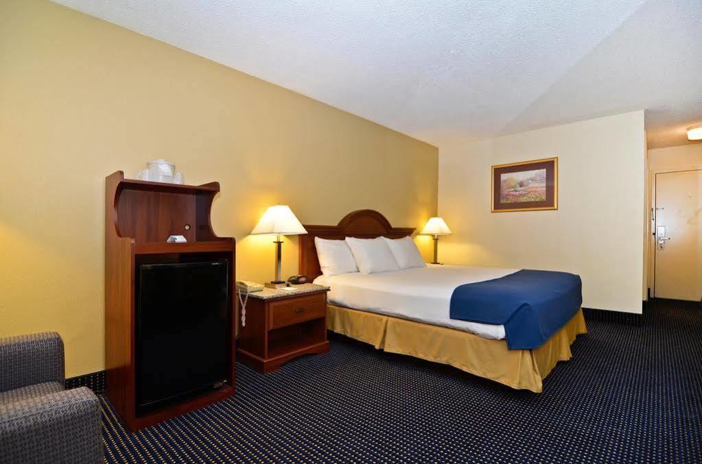 Best Western Plus Yadkin Valley Inn&Suites Jonesville Exterior foto